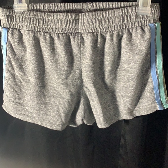I’m at selling shorts,they are gray with stripes - Picture 2 of 2